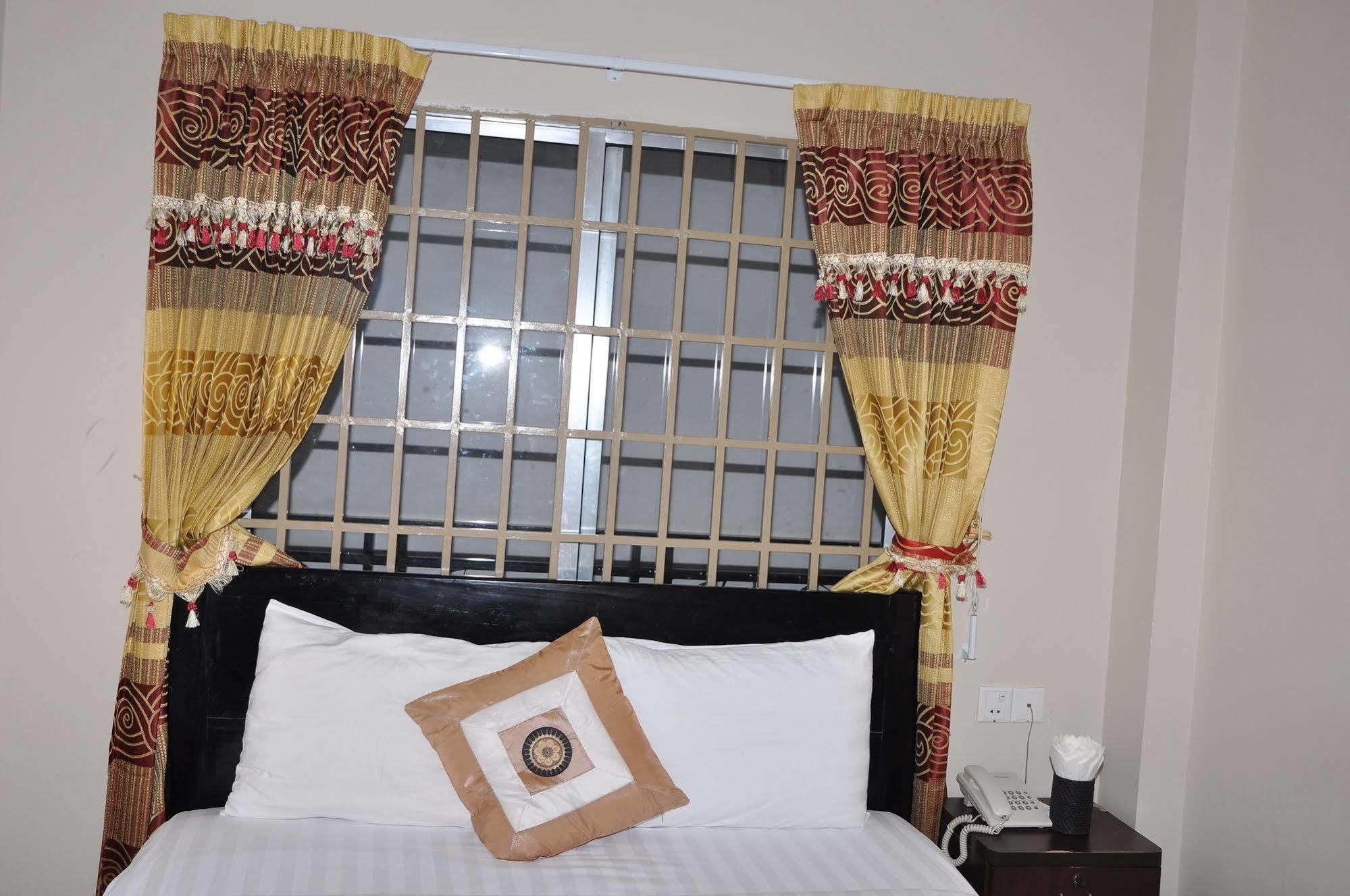 Number 9 Hotel Phnom Penh Exterior photo