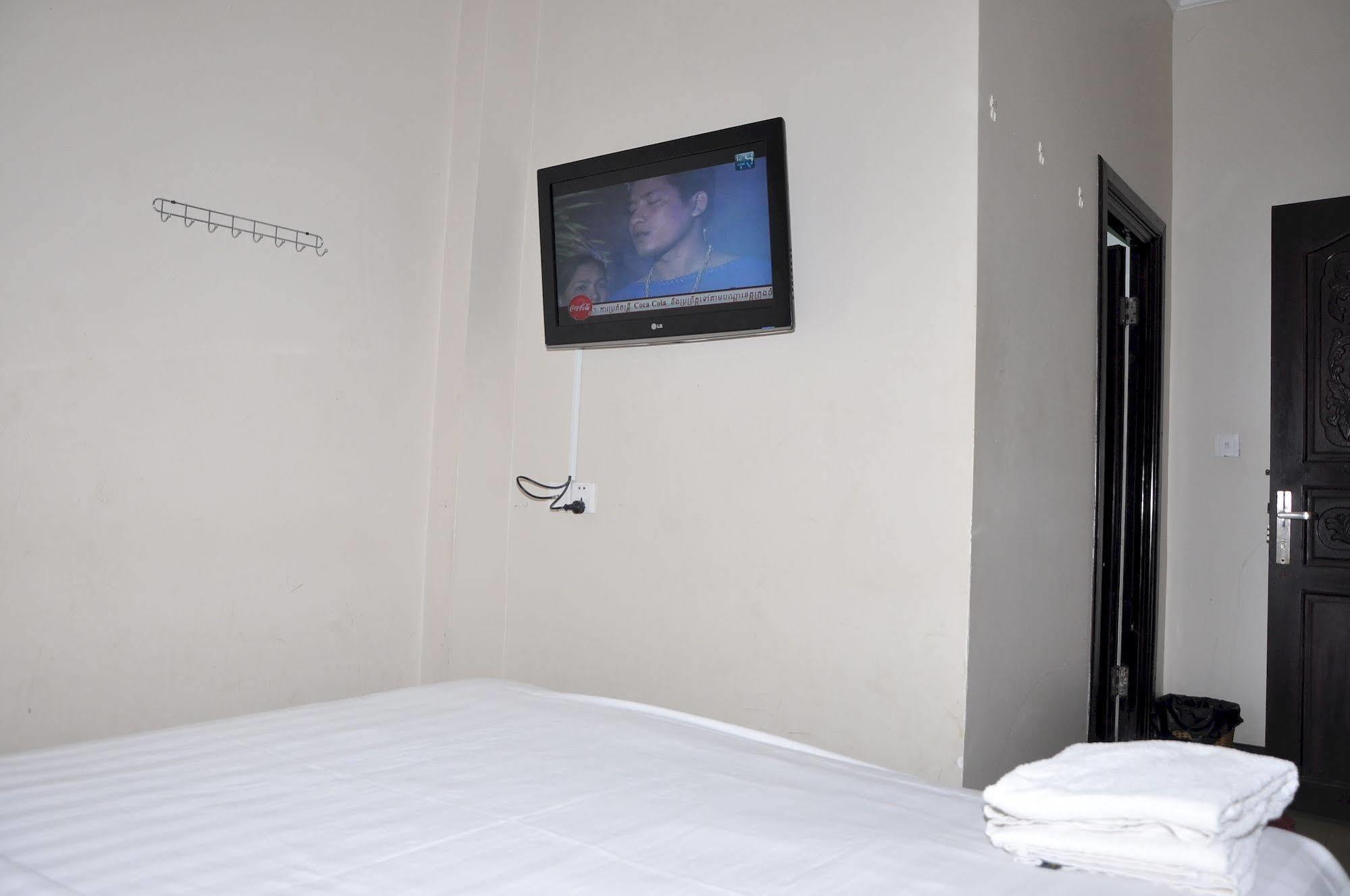 Number 9 Hotel Phnom Penh Exterior photo