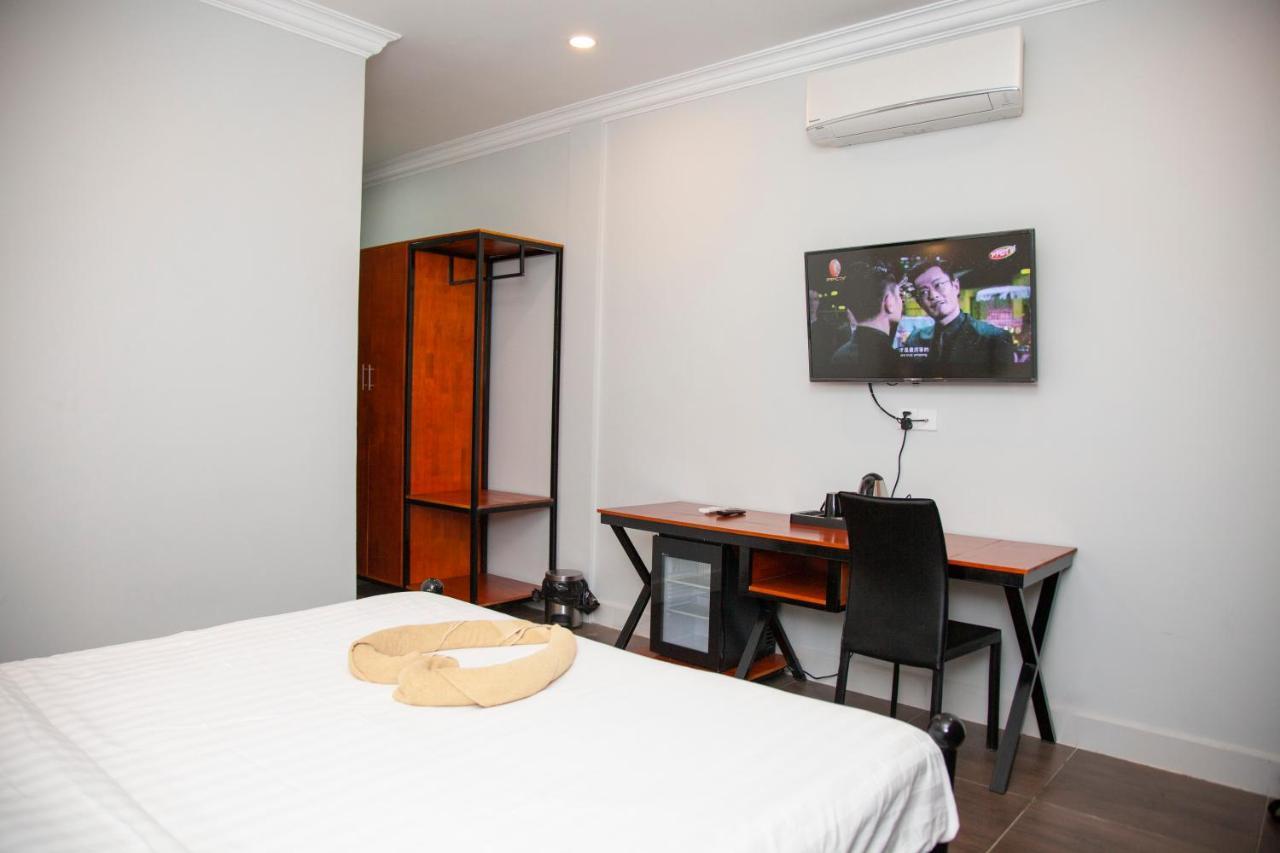 Number 9 Hotel Phnom Penh Exterior photo